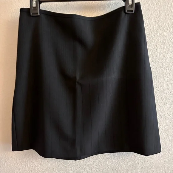 Black Striped blazer with skirt | size 5/6 - Picture 4 of 7